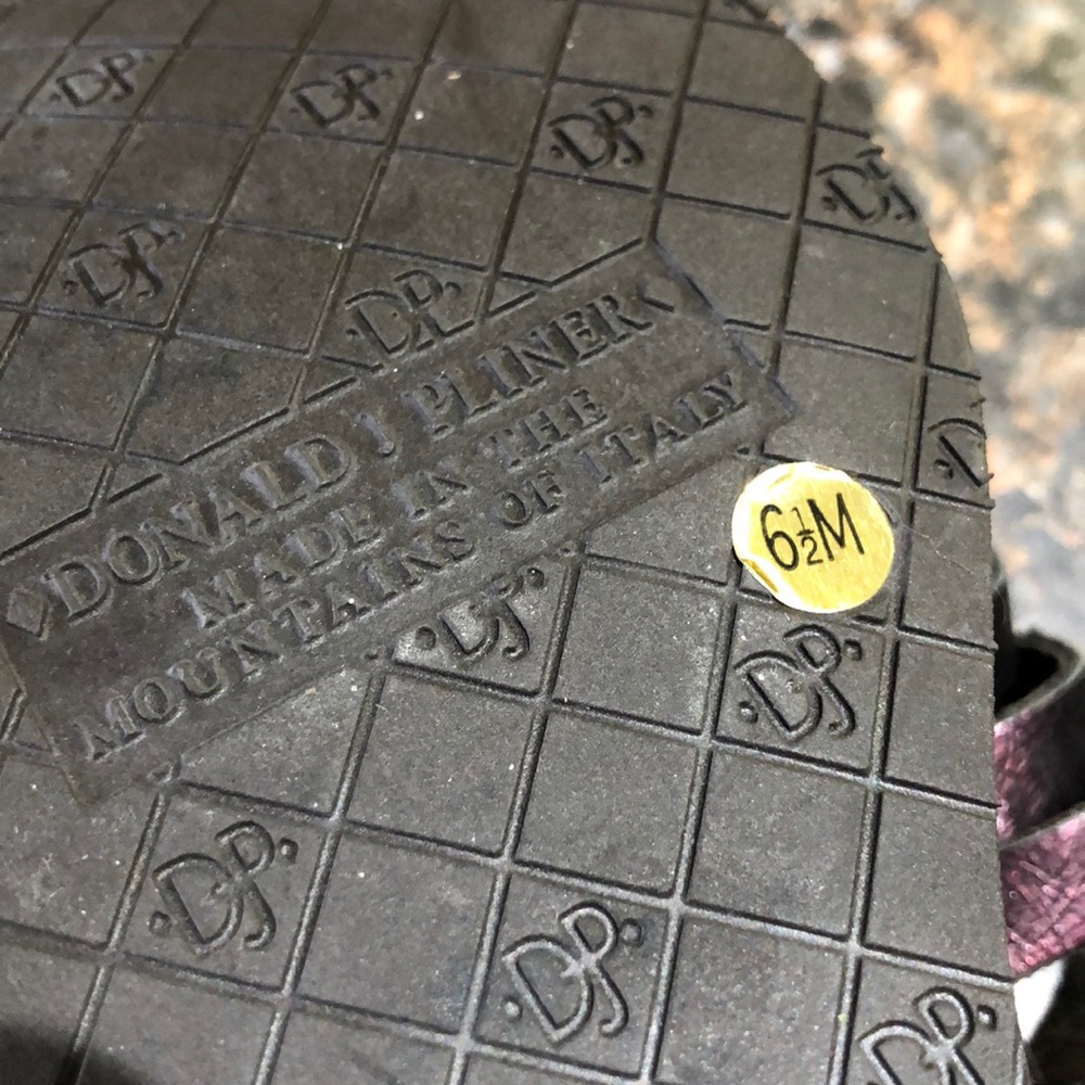 DONALD J  PLINER  SANDLES - Picture 4 of 6
